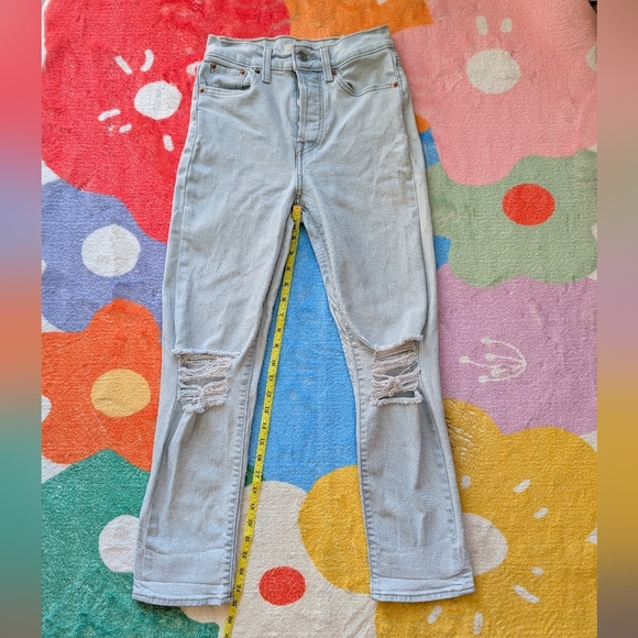 🖤 Levi's Light Blue Distressed Mom Jeans - Picture 1 of 4